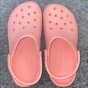 PEACH COLORED CROCS